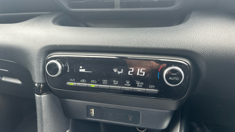 Toyota Yaris 1.5 Hybrid Design 5dr CVT Hybrid Hatchback